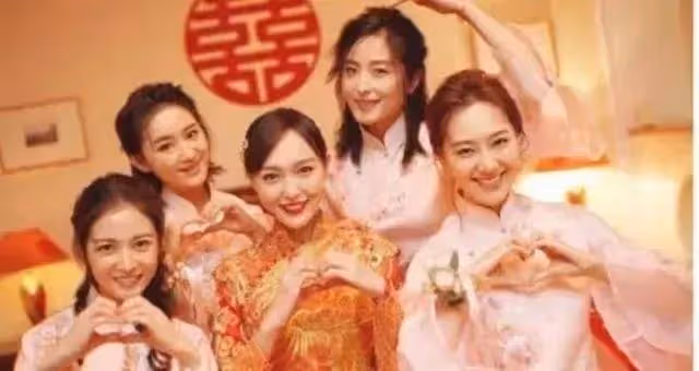知名女主持人王冠官宣結婚!露出甜蜜的微笑