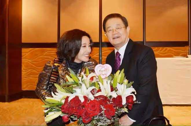 爆料第三彈,劉曉慶讓小男友刪除「嚇人」視頻
