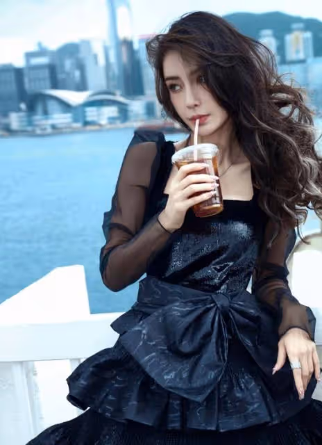 張嘉倪時隔1年全面解封,看看楊穎的處境,能否重回娛樂圈?