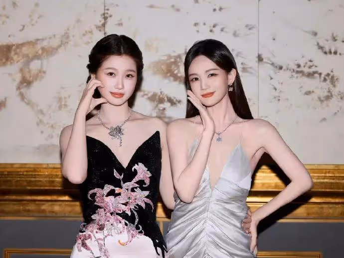虞書欣李一桐同框都露出事業線!她們膚白貌美太性感撩人