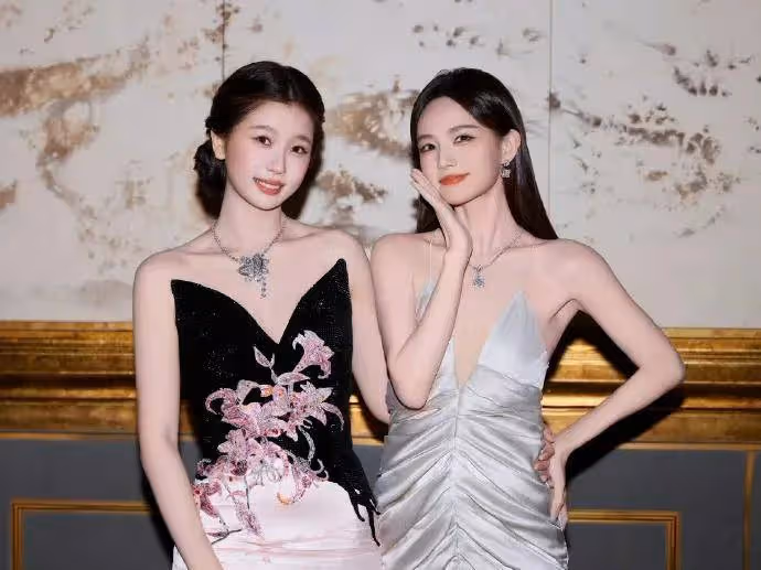 虞書欣李一桐同框都露出事業線!她們膚白貌美太性感撩人