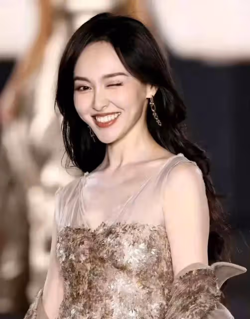 唐嫣生圖曝光，本人近照狀態依舊超好，氣場好強