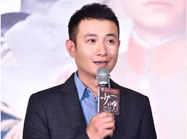 39歲文章近況曝光!開200w大G帶女友聚餐,女友閨蜜酷似姚笛