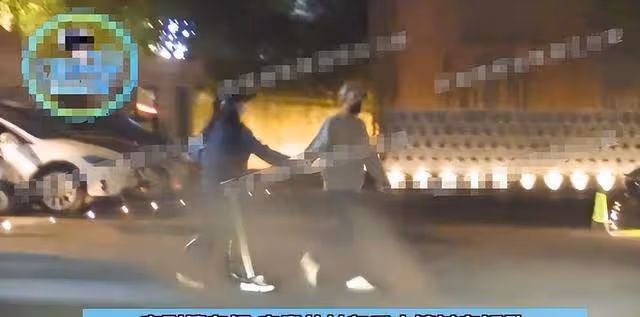 39歲文章近況曝光!開200w大G帶女友聚餐,女友閨蜜酷似姚笛