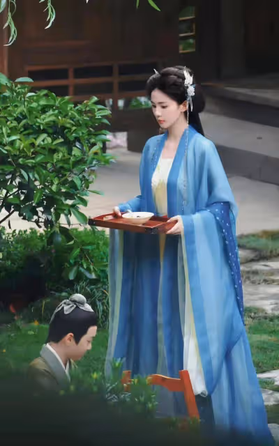 鞠婧禕、白鹿穿漢服！備受寵愛二小姐和端莊優雅大小姐，愛豆和演員清晰明了！