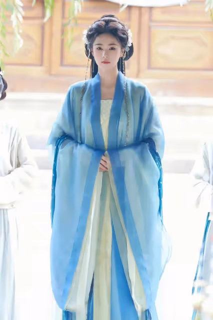 鞠婧禕、白鹿穿漢服！備受寵愛二小姐和端莊優雅大小姐，愛豆和演員清晰明了！