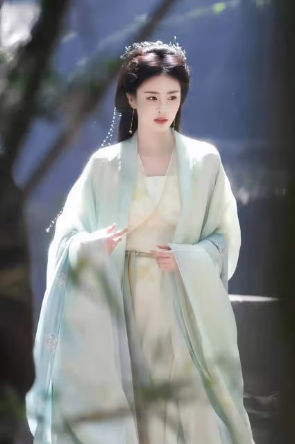 鞠婧禕、白鹿穿漢服！備受寵愛二小姐和端莊優雅大小姐，愛豆和演員清晰明了！