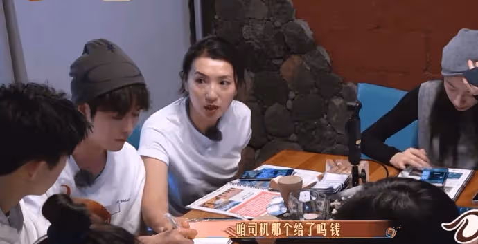 從內娛天選打工人,到職場造孽之人,周雨彤的「花學」又給人上了一課