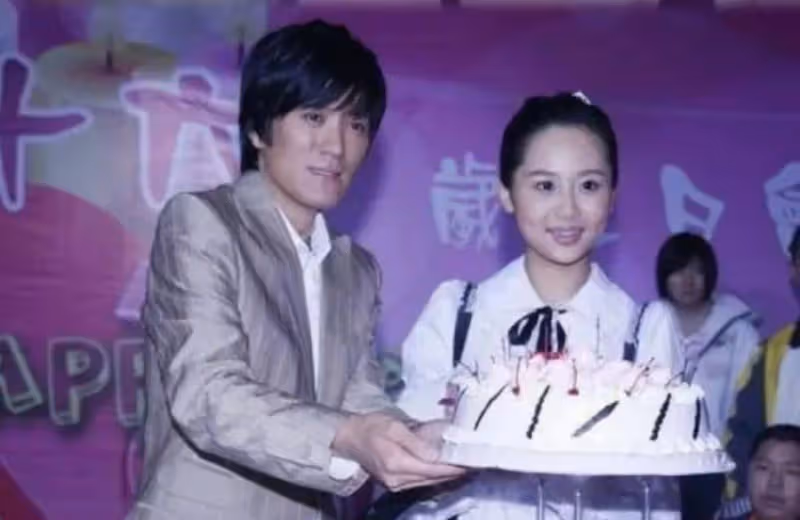 楊子坑過16歲的楊紫,21歲的穎兒,只有黃聖依人到中年還在坑裡
