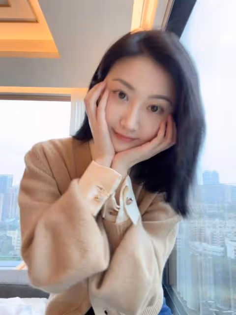 景甜曬居家生活美照,窗邊自拍甜美比心少女感十足