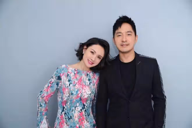 程莉莎喊話郭曉冬道歉,劇內外情感糾葛引關注,愛情如何守護?