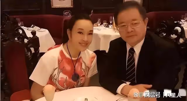 出軌對象曝光!74歲劉曉慶評論區淪陷,本人坦言：我現在正是年華