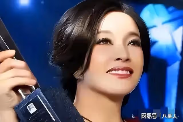 出軌對象曝光!74歲劉曉慶評論區淪陷,本人坦言:我現在正是年華