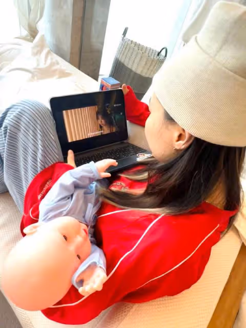 金靖生了!曬月子照宣傳虞書欣新劇,抱玩具娃娃搞怪產後狀態超好