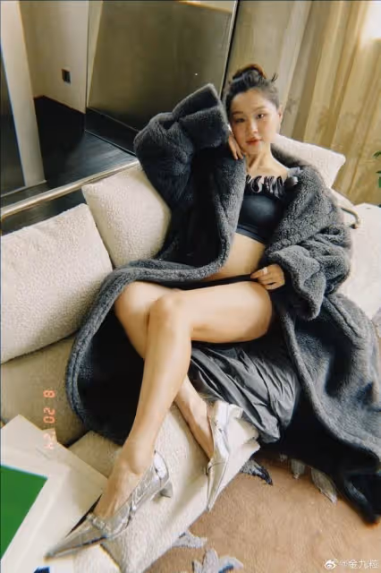 金靖生了!曬月子照宣傳虞書欣新劇,抱玩具娃娃搞怪產後狀態超好