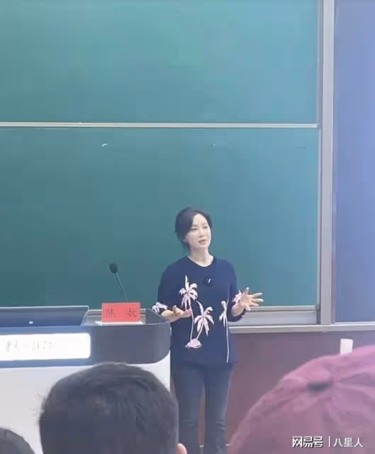 47歲陳數在中戲上課!臉上難掩歲月的痕跡,精神氣質卻遠超同齡人