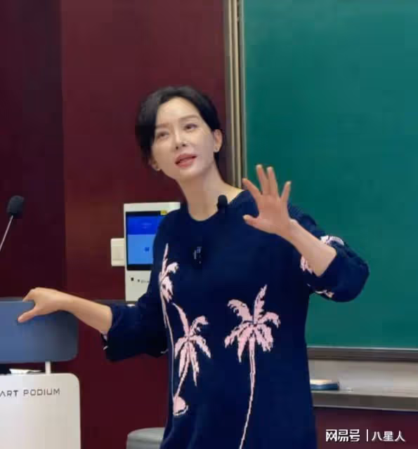 47歲陳數在中戲上課!臉上難掩歲月的痕跡,精神氣質卻遠超同齡人