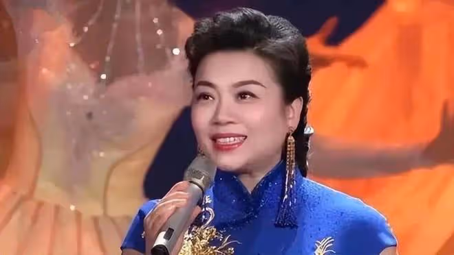民歌皇后張也：56歲未婚未育，與男閨蜜相伴多年，不結婚也幸福