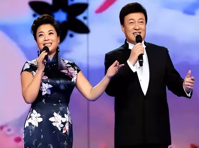 民歌皇后張也：56歲未婚未育，與男閨蜜相伴多年，不結婚也幸福