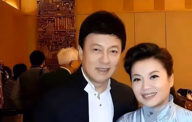 民歌皇后張也：56歲未婚未育，與男閨蜜相伴多年，不結婚也幸福