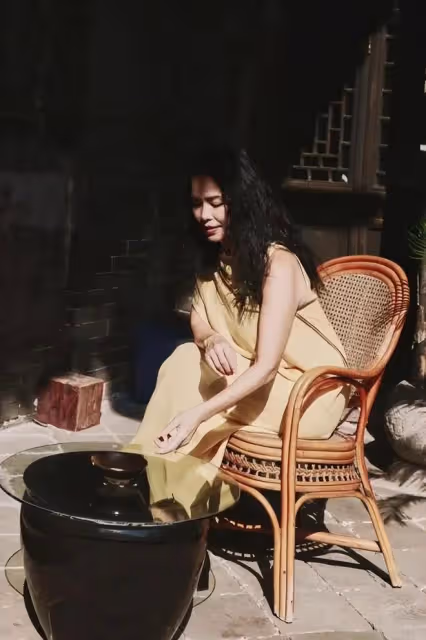 傳奇歌后韋唯現狀：定居北京，家暴男成過去式，三個兒子讓人羨慕