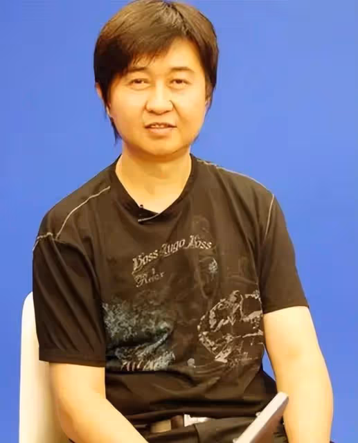 傳奇歌后韋唯現狀：定居北京，家暴男成過去式，三個兒子讓人羨慕