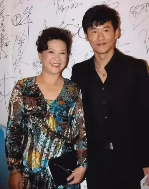 王馥荔近狀曝光:75歲痛失丈夫,如今兒子王驍是我的驕傲