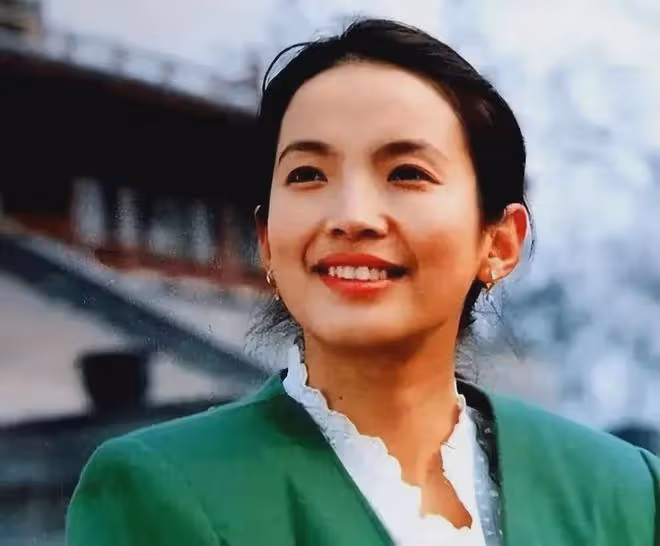從「國民女神」到在美國撿垃圾,崇洋媚外的她已活成一個笑話?