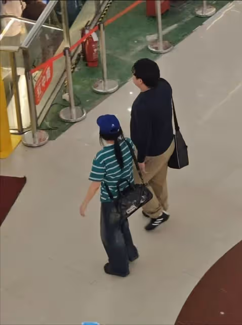 房時爀閔熙珍上海約會被D社曝光?網友神級Cos,韓網友:要求道歉