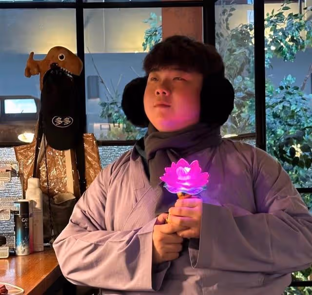房時爀閔熙珍上海約會被D社曝光?網友神級Cos,韓網友:要求道歉