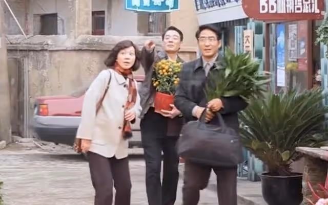 小巷人家:黃玲離婚10年再見莊超英,廣州闊太和退休教師落差太大
