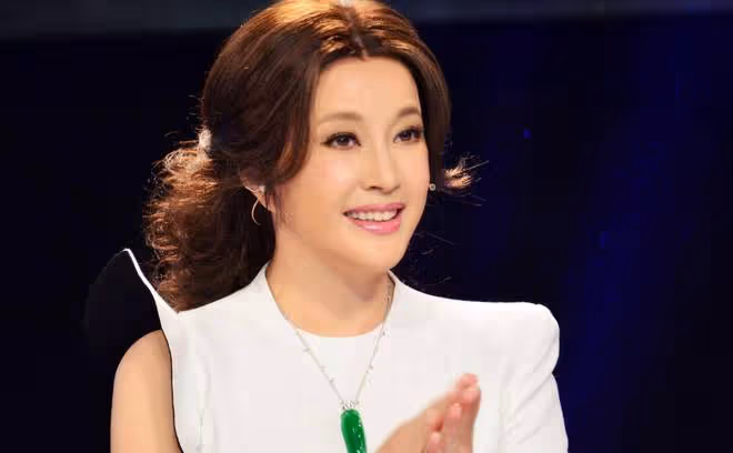 劉曉慶自曝人生大起大落，從富豪到階下囚之後奪影視獎！網友熱議