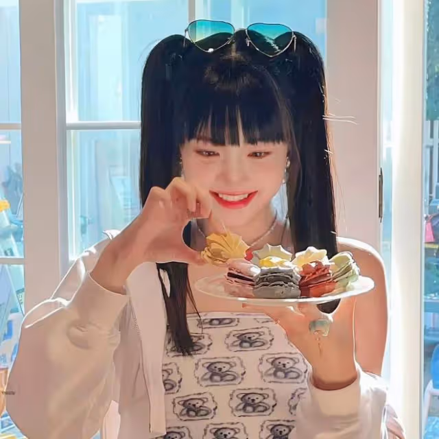 原來她的人設是公司強塞的？