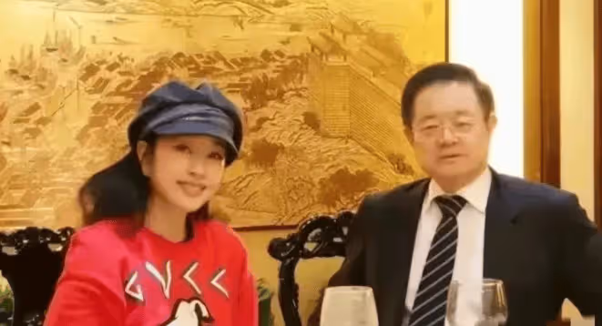 73歲劉曉慶出軌小20歲男子?炸裂聊天記錄!少女頭像,評論區淪陷