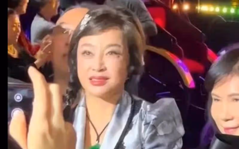 73歲劉曉慶出軌小20歲男子?炸裂聊天記錄!少女頭像,評論區淪陷