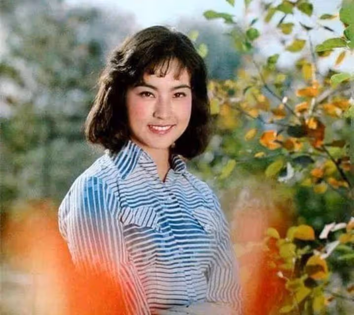 73歲劉曉慶出軌小20歲男子?炸裂聊天記錄!少女頭像,評論區淪陷