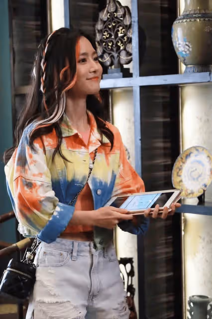 TVB童顏女神羅毓儀憑台慶劇出圈,與黎耀祥譜父女戀,被同事誤會是初中生
