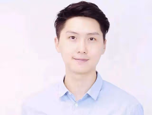 王浩信加盟新公司，胞弟帥氣但進娛樂圈受阻，轉行成為保險界精英