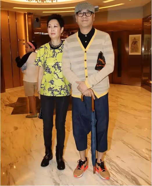 歐陽震華百億老婆近照曝光,暴瘦引發擔憂,再次引網民集體回憶