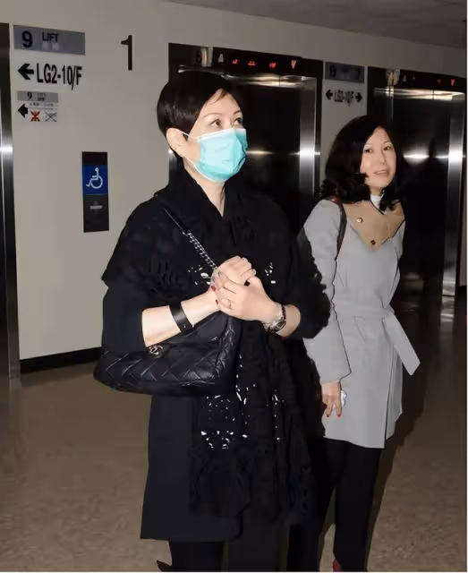 歐陽震華百億老婆近照曝光,暴瘦引發擔憂,再次引網民集體回憶