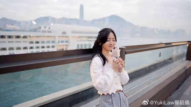TVB童顏女神憑台慶劇出圈,與視帝譜父女戀,被同事誤會是初中生
