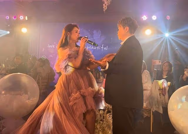 恭喜!香港主持人和同性女友結婚,TVB前視後到場激動到大喊大叫