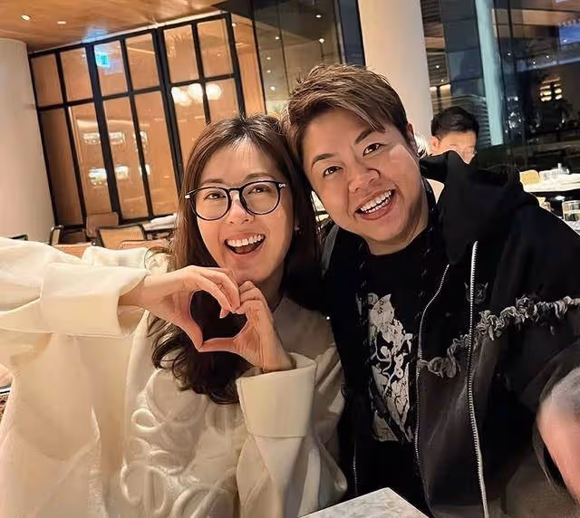 恭喜!香港主持人和同性女友結婚,TVB前視後到場激動到大喊大叫