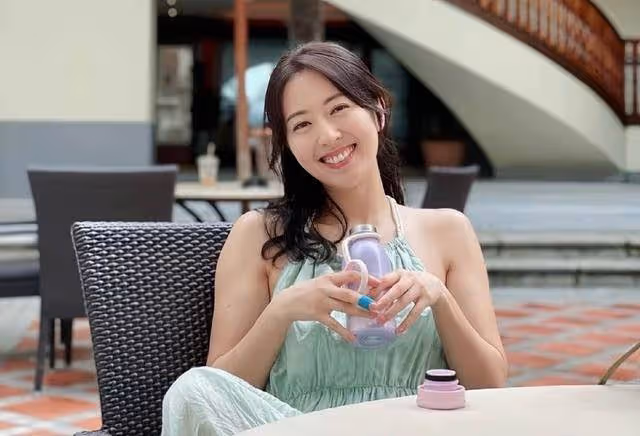 恭喜!香港主持人和同性女友結婚,TVB前視後到場激動到大喊大叫