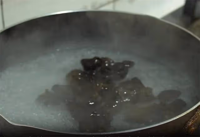 西蘭花想炒的好吃,就怕直接炒和焯水,教你一招,營養一點不流失