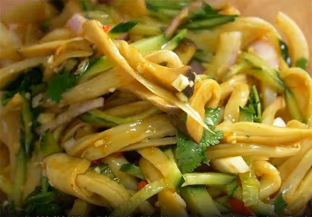 3根杏鮑菇鍋里一蒸,不燉不炒不刀切,上桌就是下飯菜,開胃解膩