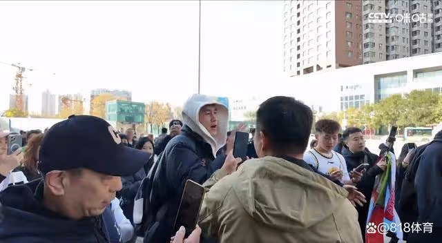 回家!郭艾倫抵達瀋陽大批遼寧球迷迎接,艾倫:你們多少有點退步了!