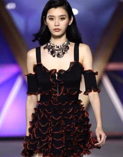 點天燈送46億遊輪!拿古董當油碟的她,才是現實版「熹貴妃」!