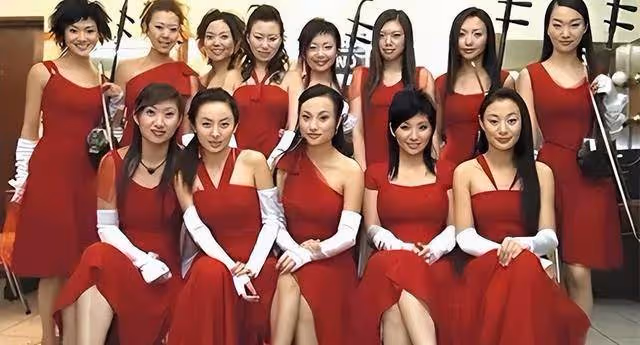 21年前,「女子十二樂坊」爆火,放棄中國去日本發展,結果咋樣?