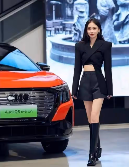35歲楊穎現身車展變車模性感撩人!傳說她要演大尺度戲